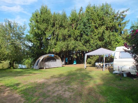 Emplacement - Forfait Nature avec 1 voiture + tente/caravane ou 1 camping-car + 2 personnes