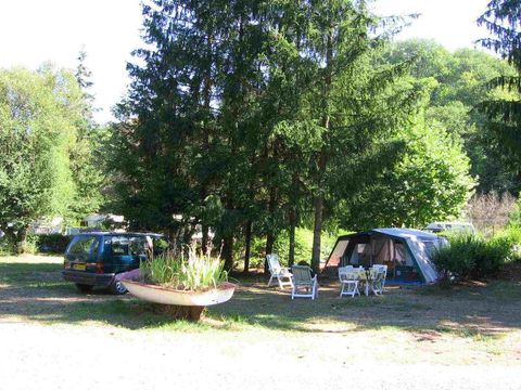 Emplacement - Forfait Nature avec 1 voiture + tente/caravane ou 1 camping-car + 2 personnes