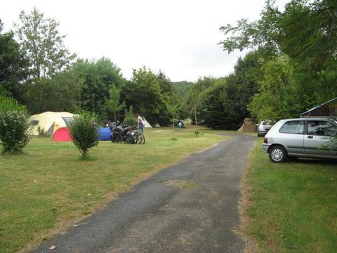 Emplacement - Forfait Grand confort (1 tente, caravane ou camping-car / 1 voiture)