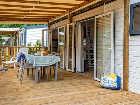MOBILHOME 6 personnes - Mobil-home PREMIUM 33m² - 3 chambres + terrasse + TV + lave-vaisselle + draps + serviettes | 6 personnes