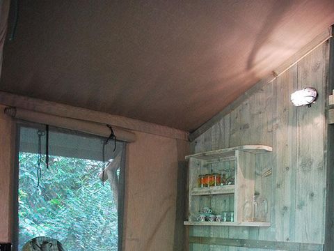 Tente en toile et en bois 6 personnes - Lodge WOODY 50m² avec terrasse couverte - 3 chambres (avec sanitaires)