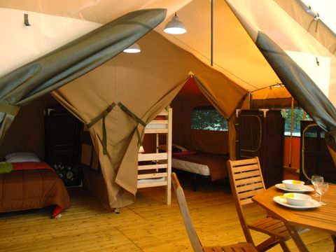 Tente en toile et en bois 5 personnes - Lodge VICTORIA 30m² / 2 chambres (sans sanitaires privatifs)
