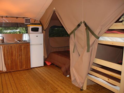 TENTE TOILE ET BOIS 5 personnes - Lodge VICTORIA 30m² / 2 chambres (sans sanitaires privatifs)