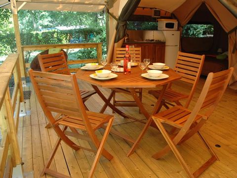 Tente en toile et en bois 5 personnes - Lodge VICTORIA 30m² / 2 chambres (sans sanitaires privatifs)