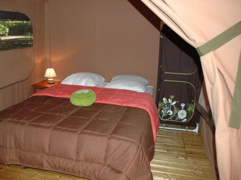 Tente en toile et en bois 5 personnes - Lodge VICTORIA 30m² / 2 chambres (sans sanitaires privatifs)
