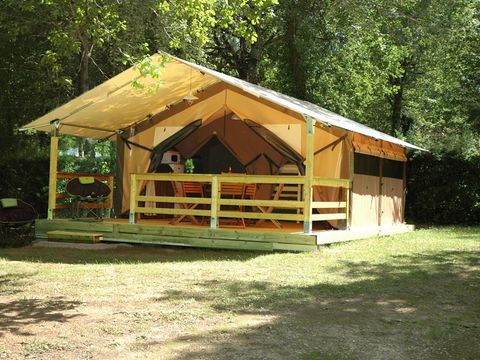 Tente en toile et en bois 5 personnes - Lodge VICTORIA 30m² / 2 chambres (sans sanitaires privatifs)