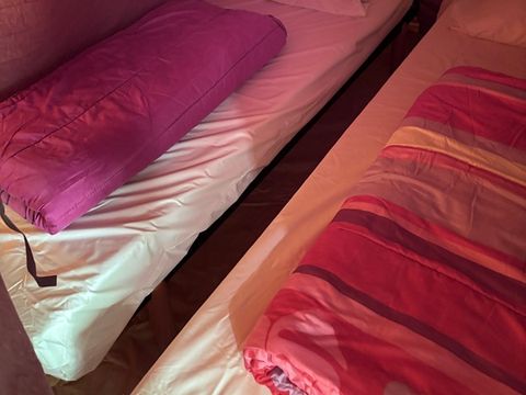 TENTE 5 personnes - Tente toute équipée 29m² - 3 chambres (sans sanitaires)