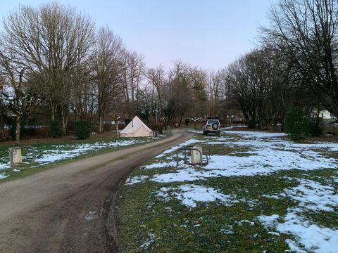 Emplacement - forfait campeur 2 personnes sans électricité.
