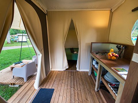 TENTE TOILE ET BOIS 4 personnes - 2 ch .4 pers. avec sanitaires privatifs