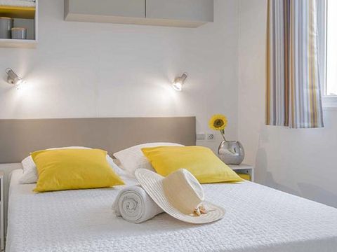 MOBILHOME 4 personnes - Ultimate | 2 Ch. | 4 Pers. | Terrasse simple | 2 SDB | Clim. | TV