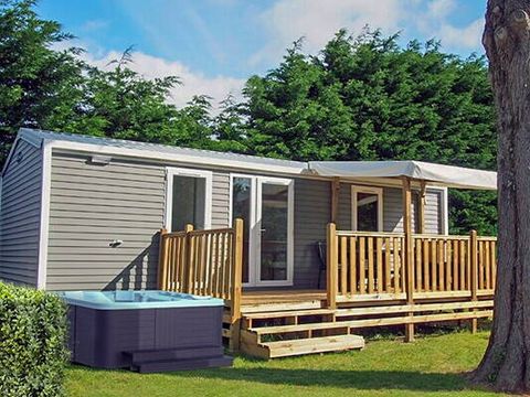 MOBILHOME 6 personnes - Mobil-home | Premium Exclusive | 3 Ch. | 6 Pers. | Terrasse Lounge | Jacuzzi | 2 SDB | Clim. | TV