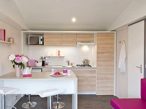 MOBILHOME 4 personnes - Mobil-home | Ultimate | 2 Ch. | 4 Pers. | Terrasse Lounge | Jacuzzi | 2 SDB | Clim. | TV