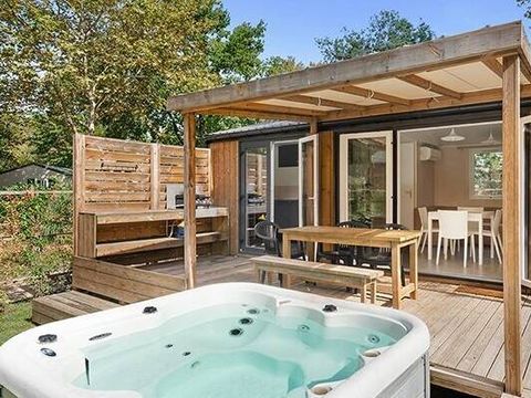 MOBILHOME 4 personnes - Mobil-home | Ultimate | 2 Ch. | 4 Pers. | Terrasse Lounge | Jacuzzi | 2 SDB | Clim. | TV