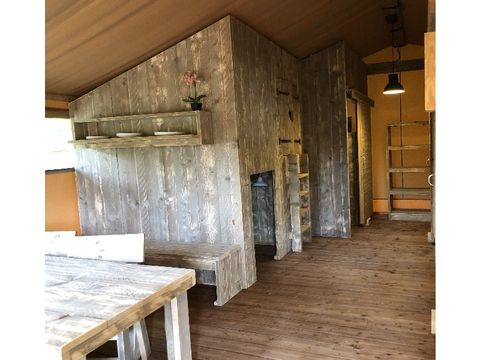 HÉBERGEMENT INSOLITE 6 personnes - TENTE SAFARI 6p