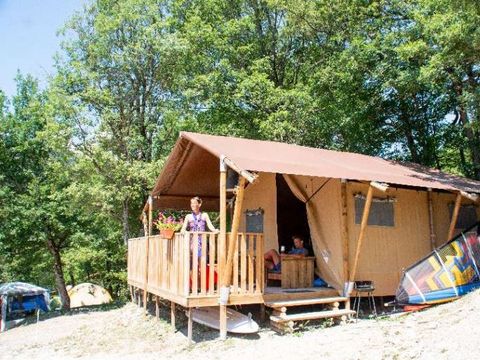 HÉBERGEMENT INSOLITE 4 personnes - TENTE SAFARI 4p