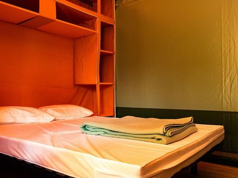BUNGALOW TOILÉ 4 personnes - TENTE PAGAN 25 M2 AVEC SANITAIRE, GAMME ECONOMIQUE