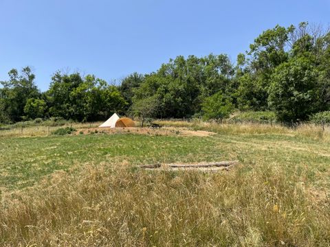 TENTE 4 personnes - Tipi équipée