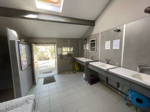 Tente en toile et en bois 4 personnes - Lodge équipée