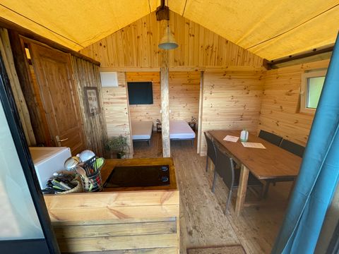 Tente en toile et en bois 4 personnes - Lodge équipée