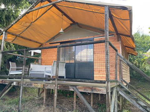 Tente en toile et en bois 4 personnes - Lodge équipée