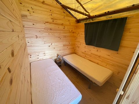 Tente en toile et en bois 4 personnes - Lodge équipée