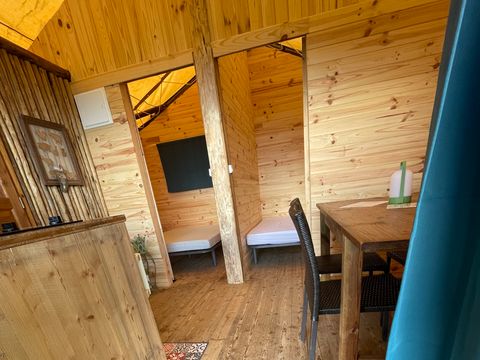 Tente en toile et en bois 4 personnes - Lodge équipée