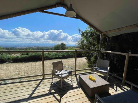 Tente en toile et en bois 4 personnes - Lodge équipée