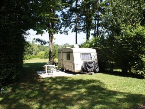 Emplacement - Herbeux (tente ou caravane)