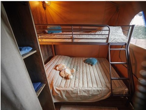 Tente en toile et en bois 5 personnes - Tente Kenya avec SDB