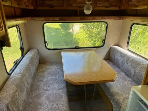 Hébergement 1 personne - INSOLITE : Caravane Vintage + tonnelle 1/2 pers - personnes supplémentaires possible en supplément, contacter le camping