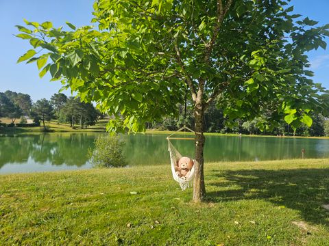 CHALET 4 personnes - Chalet devant l'étang 1/4 pers. 1/4 pers