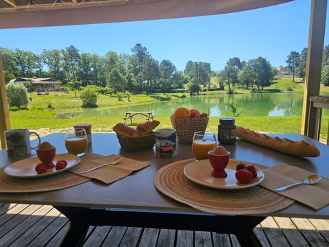 MOBILHOME 4 personnes - Mobil home Premium face à l' étang 1/4 pers