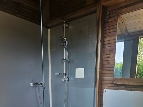 Emplacement - EMPLACEMENT VIP FACE A L 'ETANG AVEC SALLE DE BAIN ET CUISINE PRIVATIVE 2 pers