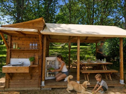 Emplacement - EMPLACEMENT VIP FACE A L 'ETANG AVEC SALLE DE BAIN ET CUISINE PRIVATIVE 2 pers