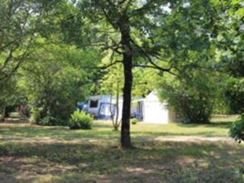 Emplacement - CAMPING NU