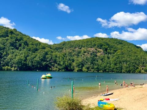 Camping Paradis - Village De Vacances La Gineste - Camping Cantal - Image N°9