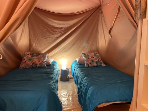 Tente en toile et en bois 4 personnes - LODGE VIVARAIS bord de rivière (sans sanitaires)