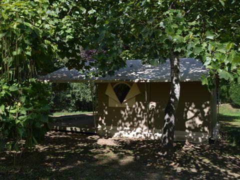Tente en toile et en bois 4 personnes - LODGE VIVARAIS bord de rivière (sans sanitaires)