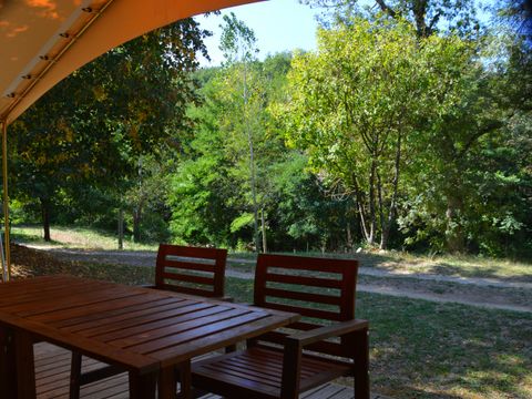 TENTE TOILE ET BOIS 4 personnes - LODGE VIVARAIS bord de rivière (sans sanitaires)