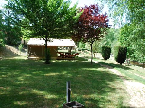 Tente en toile et en bois 4 personnes - LODGE VIVARAIS bord de rivière (sans sanitaires)