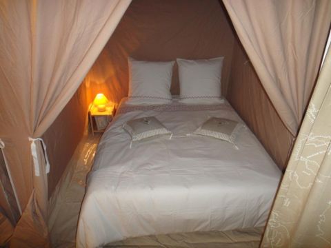 Tente en toile et en bois 4 personnes - LODGE VIVARAIS bord de rivière (sans sanitaires)