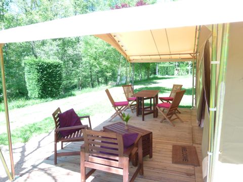 Tente en toile et en bois 4 personnes - LODGE VIVARAIS bord de rivière (sans sanitaires)
