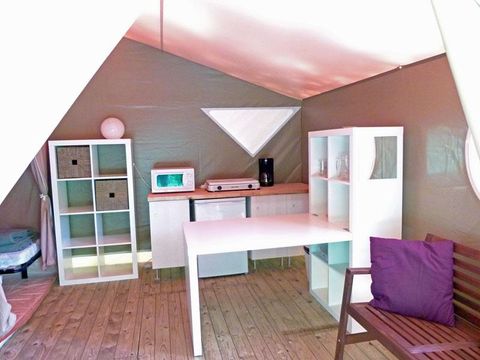 Tente en toile et en bois 4 personnes - LODGE VIVARAIS bord de rivière (sans sanitaires)