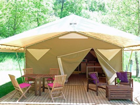 Tente en toile et en bois 4 personnes - LODGE VIVARAIS bord de rivière (sans sanitaires)