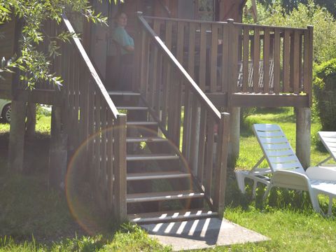 Hébergement 4 personnes - Chalet sur pilotis - 2 chambres - Bord de rivière