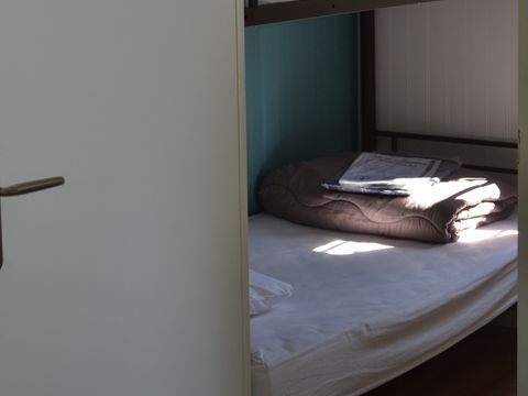 HÉBERGEMENT INSOLITE 4 personnes - Chalet sur pilotis - 2 chambres - Bord de rivière