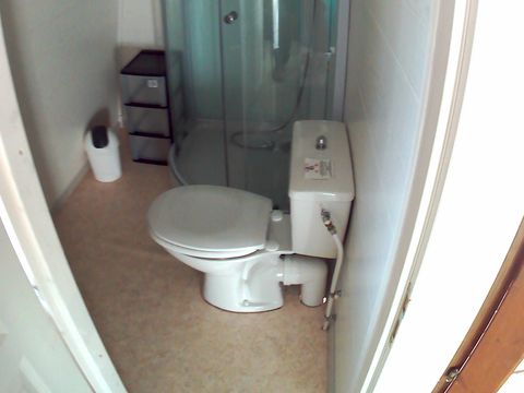 HÉBERGEMENT INSOLITE 4 personnes - Hutte Insolite Nature 20 m² (2 chambres) - avec sanitaires