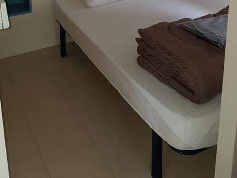 HÉBERGEMENT INSOLITE 4 personnes - Hutte Insolite Nature 20 m² (2 chambres) - avec sanitaires