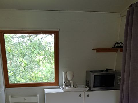 HÉBERGEMENT INSOLITE 4 personnes - Hutte Insolite Nature 20 m² (2 chambres) - avec sanitaires