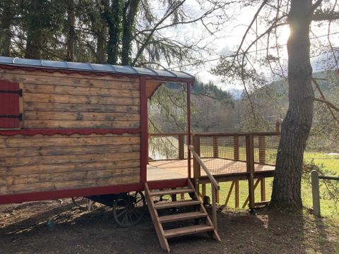 Hébergement 4 personnes - La Roulotte - Insolite 5* avec sa cabane 2/4 pers